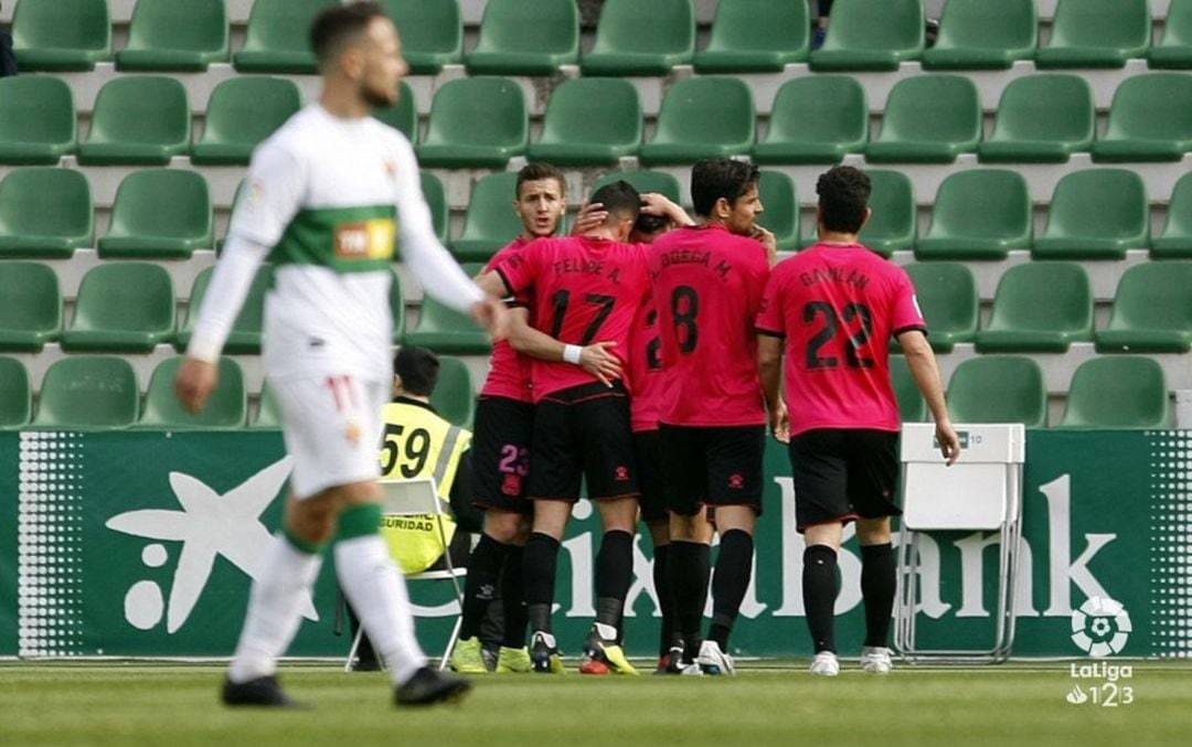 Los jugadores del Alcorcón celebrando el único gol frente al Elche. Perdieron por 3-1