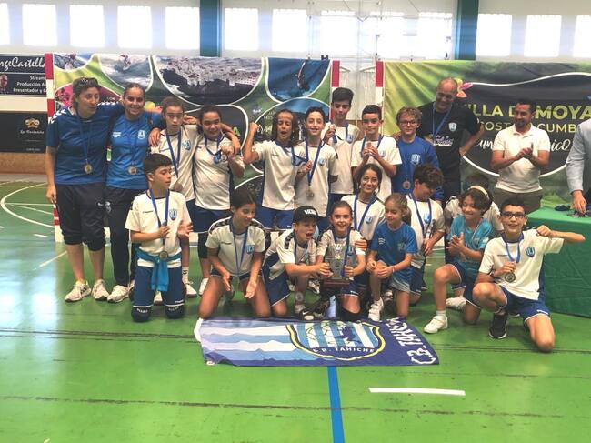 Jugadores y técnicos del Tahiche.