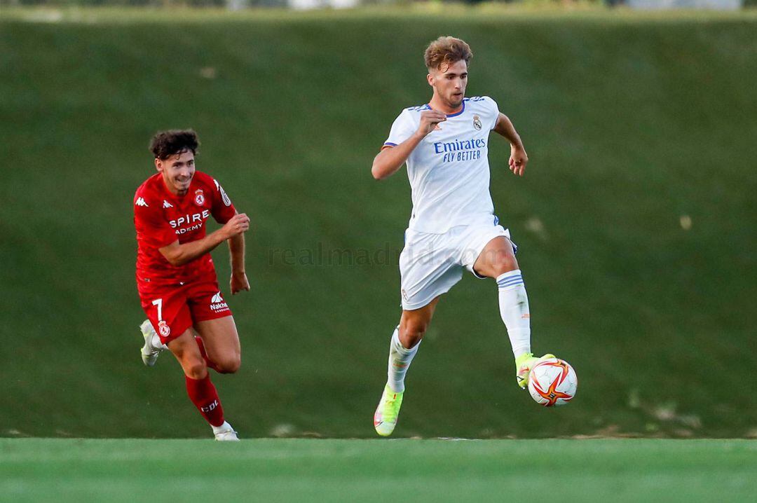 Aarón y su trallazo dejaron en huella ante el Castilla