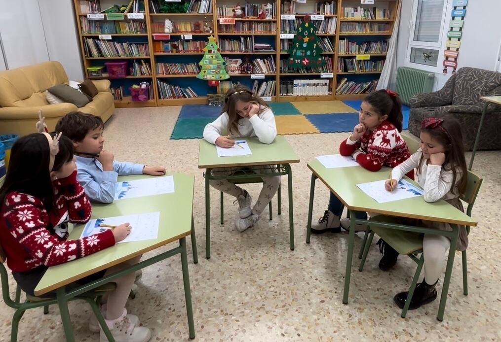 Niños del CEIP La Soledad de Bolea, trabajando en el concurso de este año
