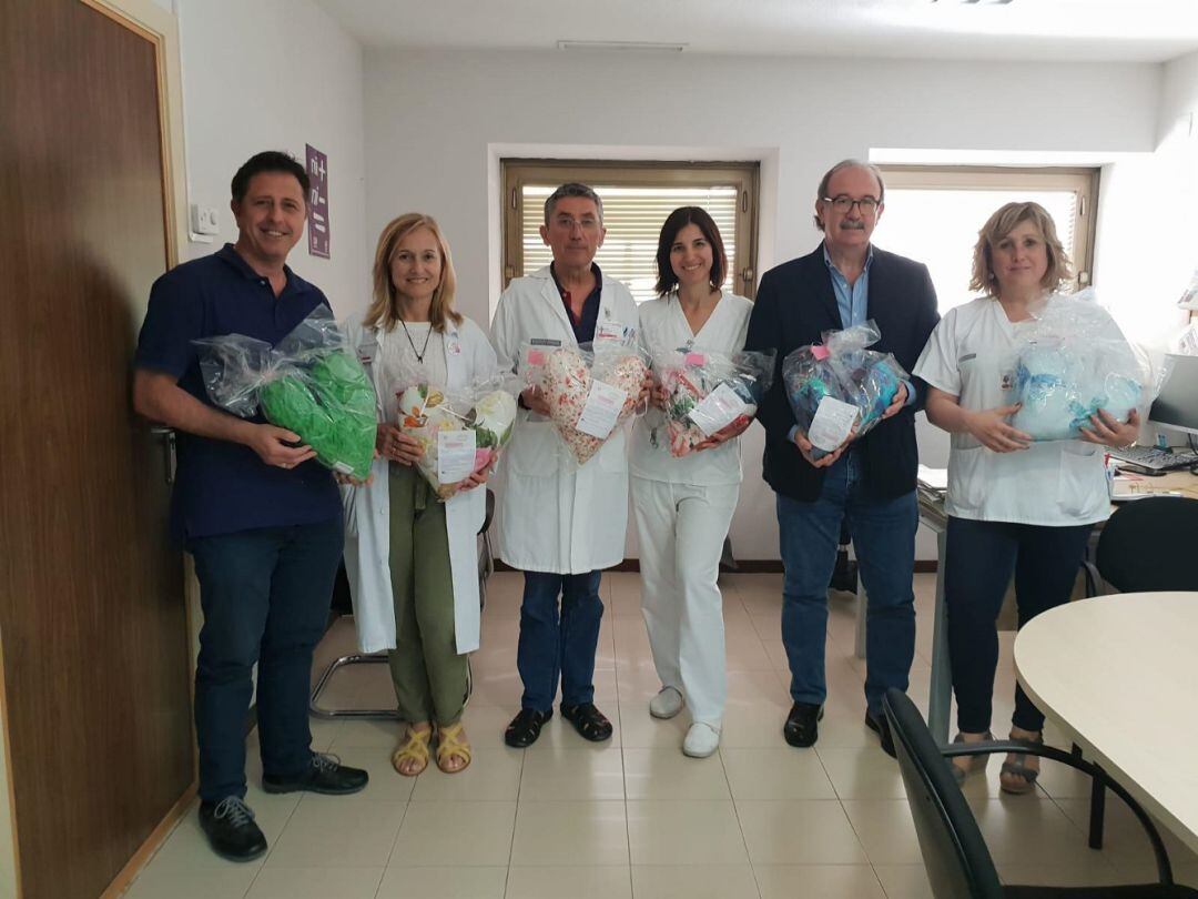 Entrega de las Almohadas del Corazón en el Hospital de Elche