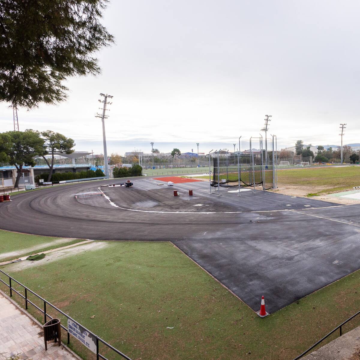 Gandia busca una solución con los clubes para continuar las obras de la pista de atletismo