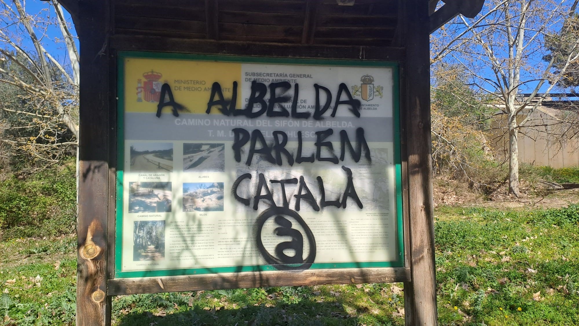 Pintadas en Albelda. Foto: Vox