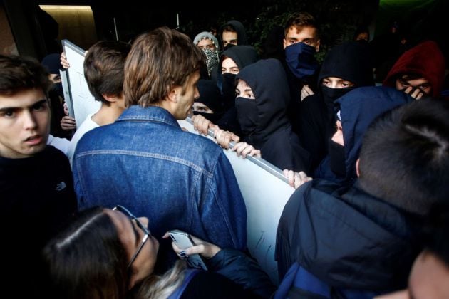 Un grupo de encapuchados en la Universidad Pompeu Fabra.