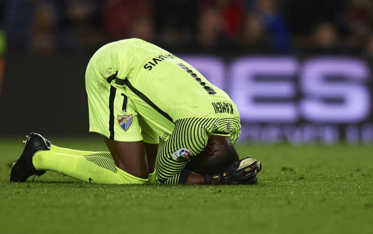 Kameni, tras sufrir un golpe en la pierna en el partido celebrado en Barcelona