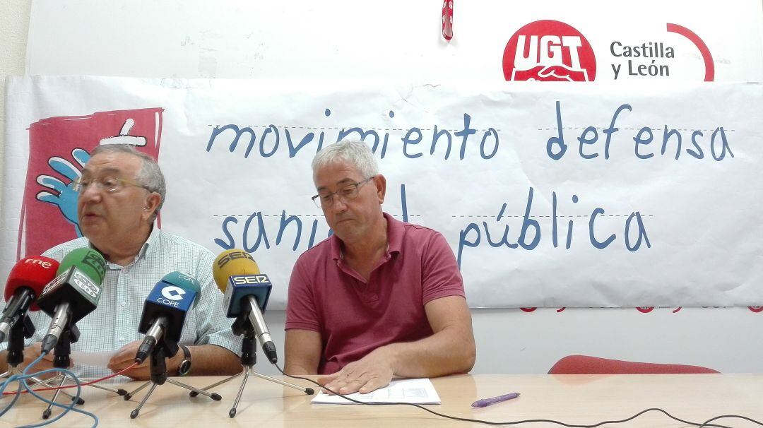 Carlos Pedrero y Jeronimo Cantuche en la rueda de prensa del Moviemiento en Defensa de la Sanidad Pública