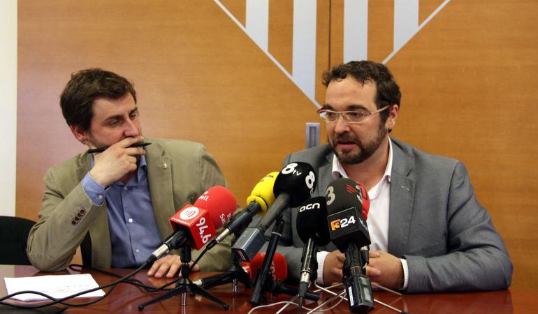 El conseller de Salut, Antoni Comín, i l'alcalde de Sabadell, Juli Fernàndez,