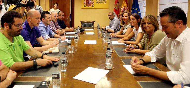 Imagen de la reunión que han mantenido la ministra de Industria, Reyes Maroto, con los trabajadores de Made