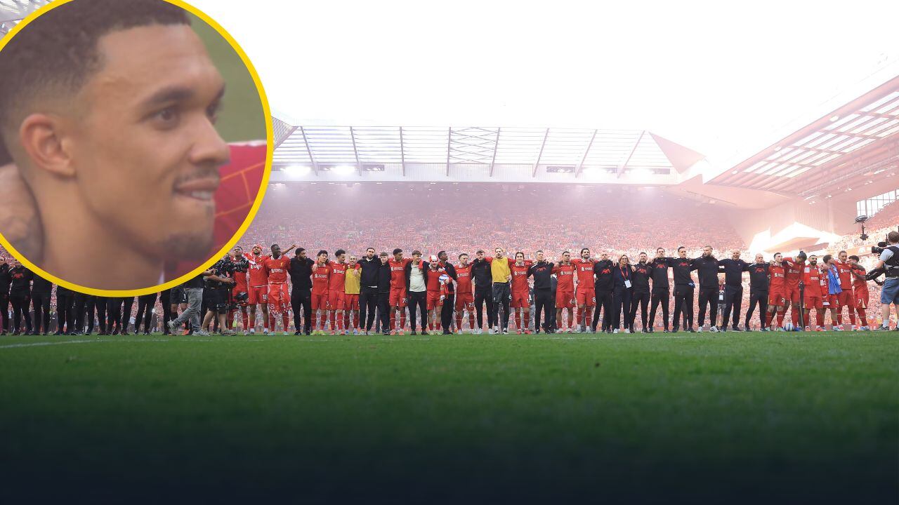 Los jugadores del Liverpool celebran con la afición su 20º título de Premier League