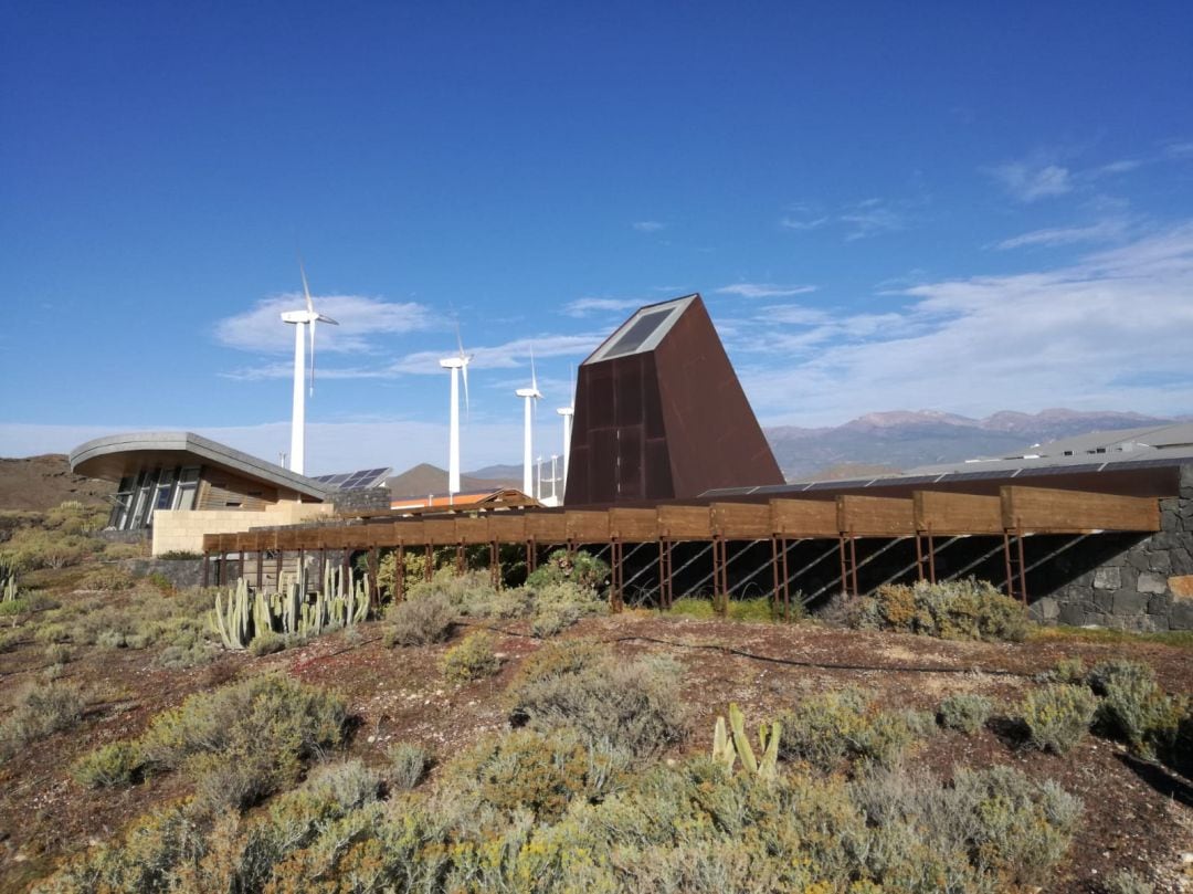 Varios molinos de viento pertenecientes al ITER. 