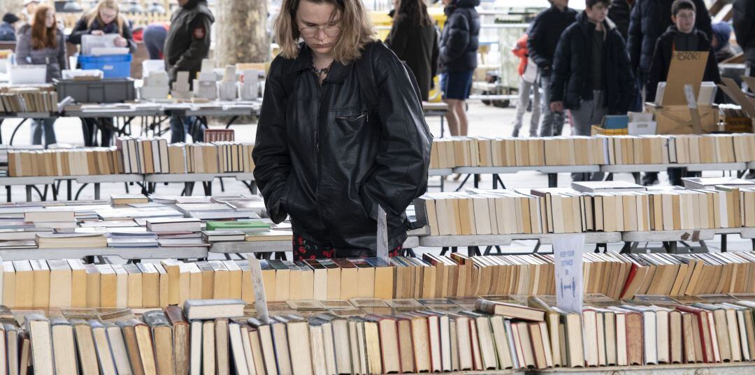 El Ejecutivo aprobó en marzo una partida de 1,1 millones para apoyar al sector y ahora ha decidido destinar más dinero a este fin dado que cuenta con "disponibilidad presupuestaria", según se recoge en una resolución del viceconsejero de Cultura