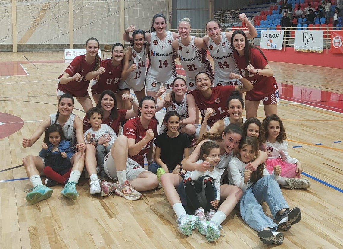 Las jugadoras del equipo riojano festejan una victoria en Liga Femenina 2 | Bosonit Unibasket Logroño