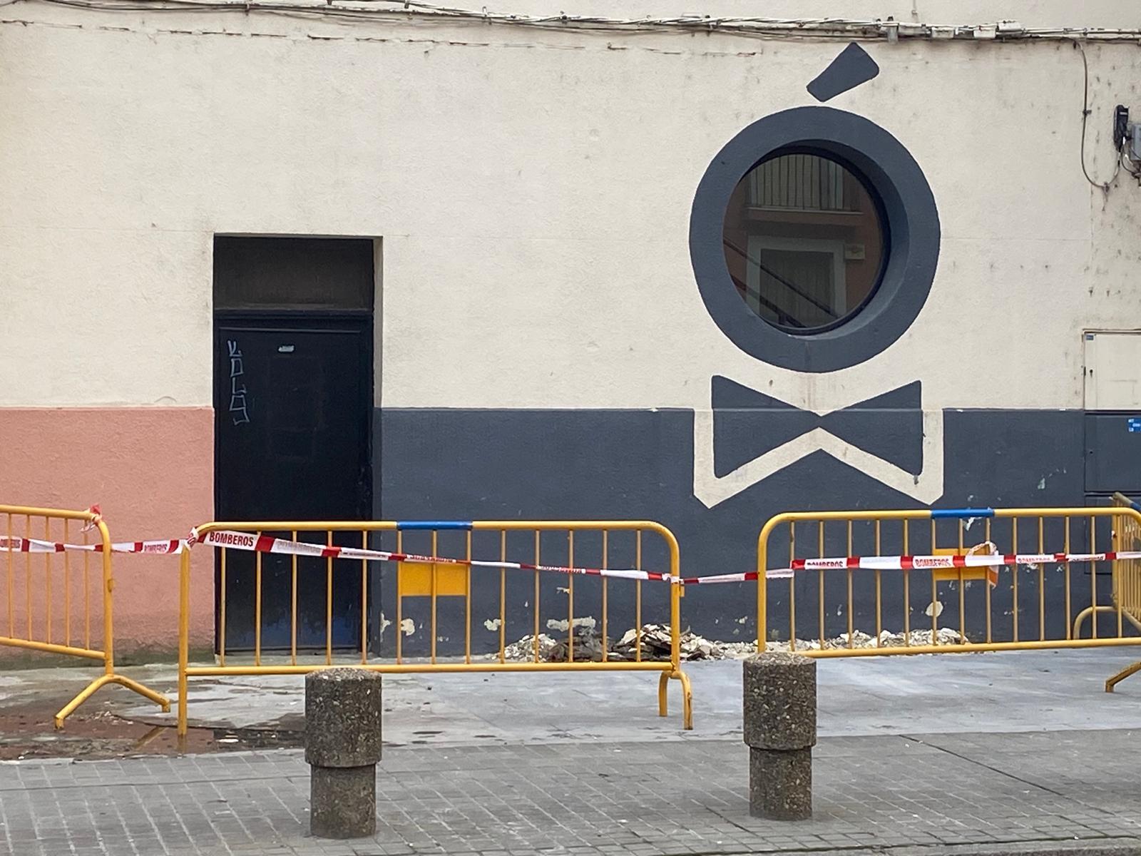 Desprendimientos de pintura de la fachada del Cine Aranda