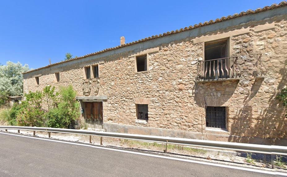 Casa Ducal de Cabrejas, antigua venta a los pies de la carretera N-400, en Cuenca.