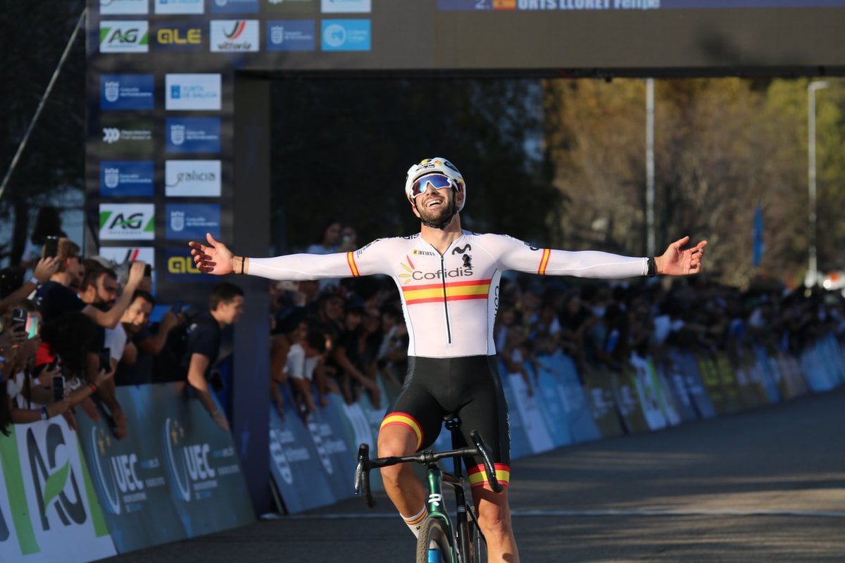 Felipe Orts celebra su plata en Pontevedra / © RFEC