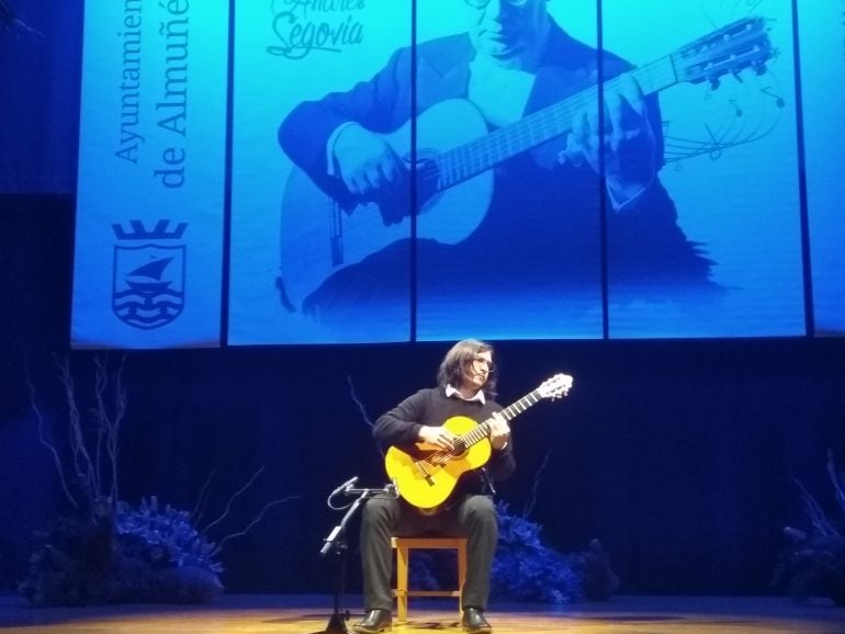 El guitarrista argentino, Emilio Pérez, abrió el Certamen Internacional de guitarra clásica Andrés Segovia de La Herradura