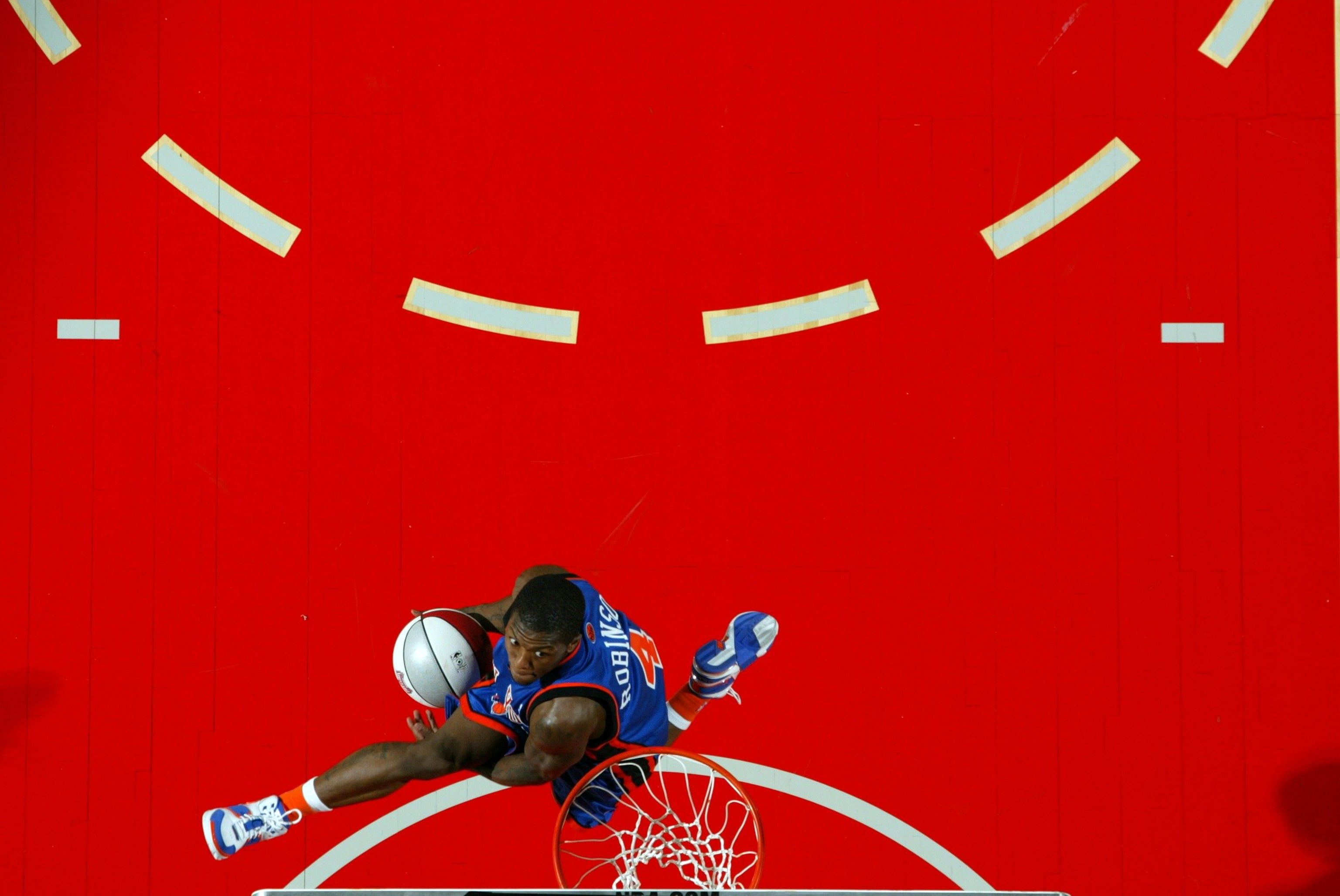 Nate Robinson, durante el concurso de mates de la NBA en 2006