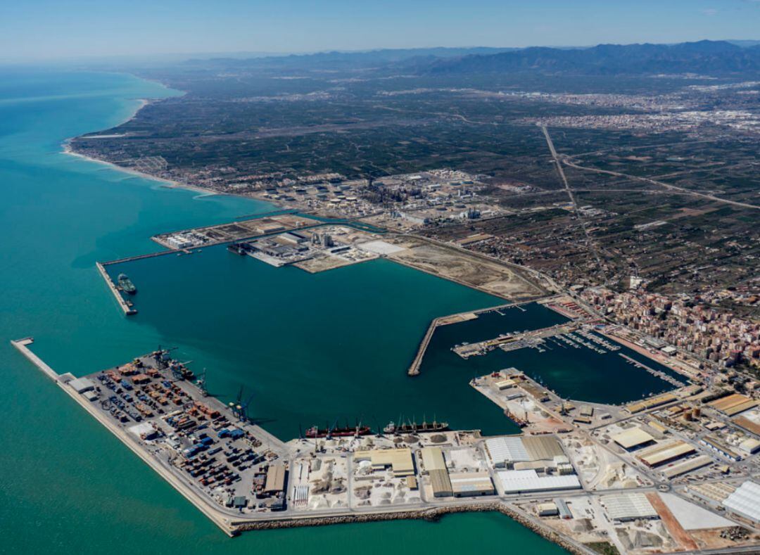 PortCastelló cierra el mejor mes de enero de su historia en el tráfico de graneles sólidos