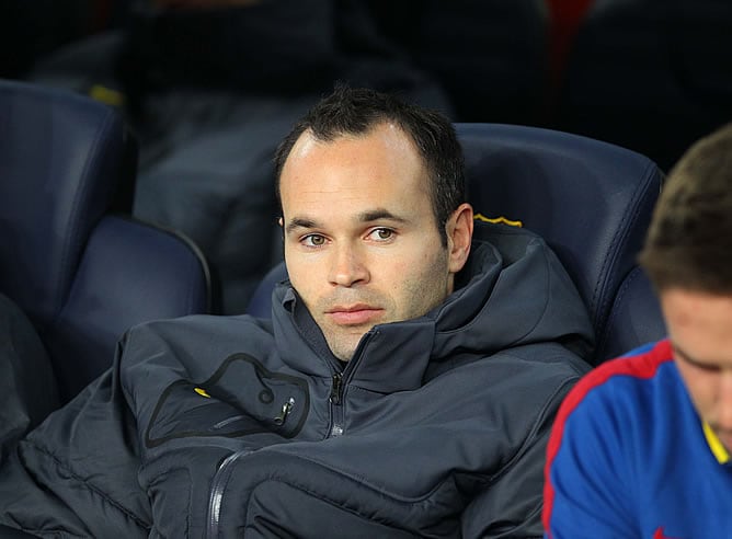 Iniesta, en el banquillo del Camp Nou