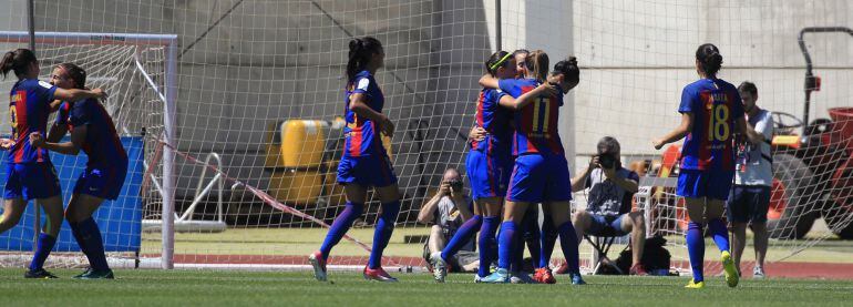 Los jugadoras del Barça celebran un gol en la final