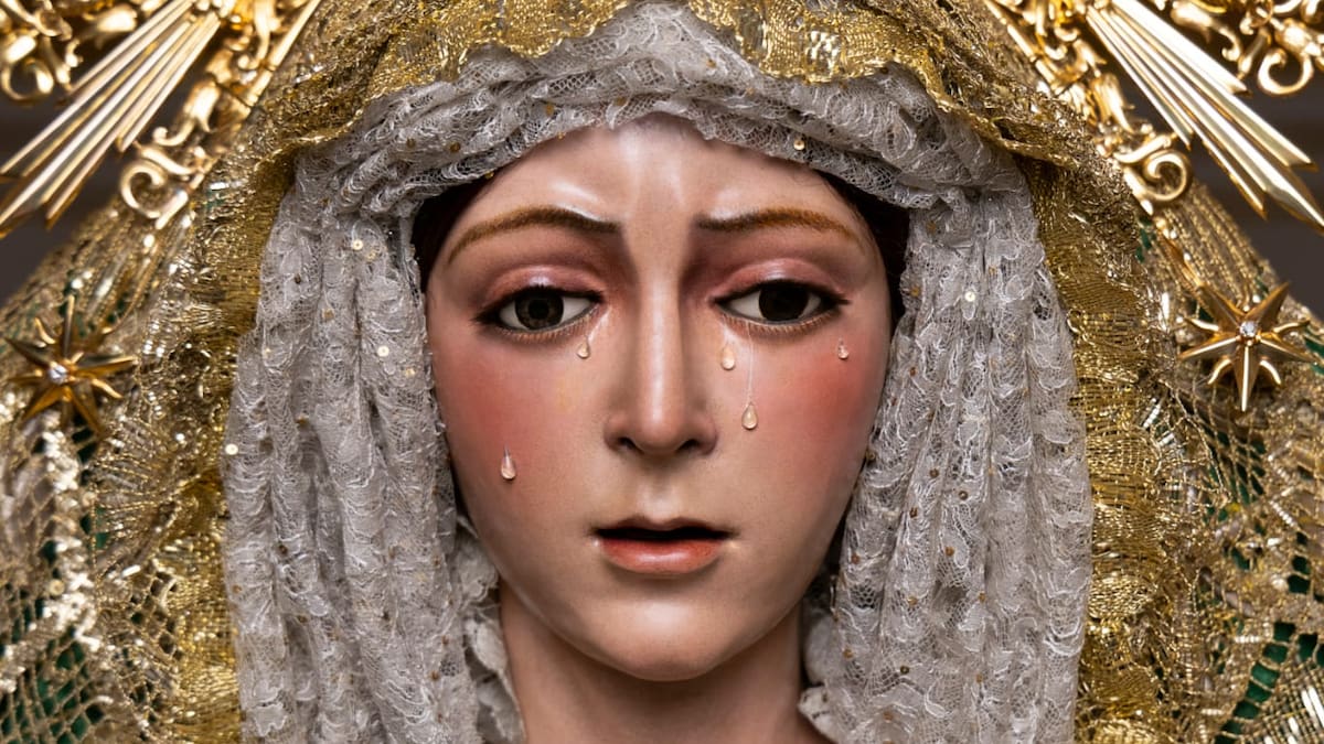 Fotogalería del besamanos de la Esperanza Macarena en San Gil