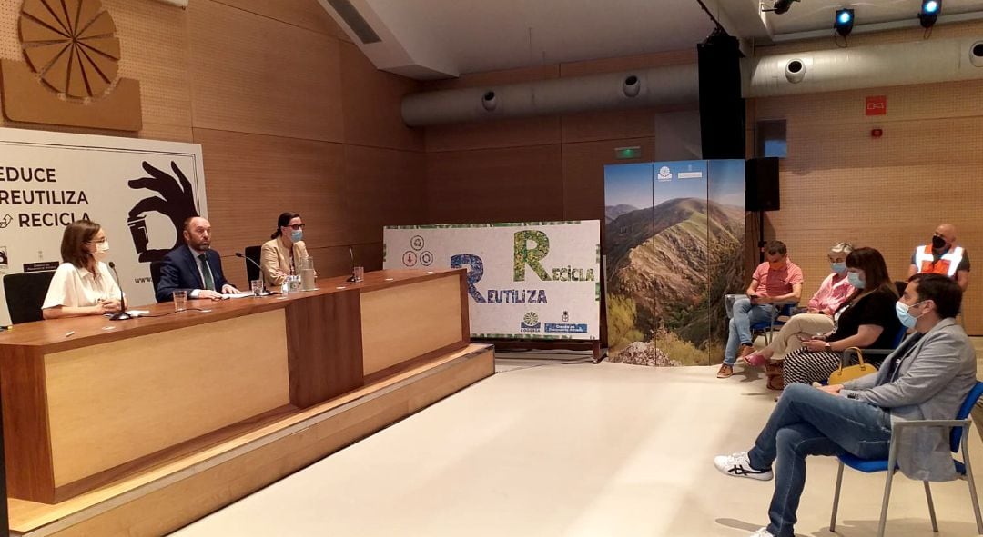 El vicepresidente del Principado, Juan Cofiño, durante el acto de presentación de las nuevas instalaciones de COGERSA.