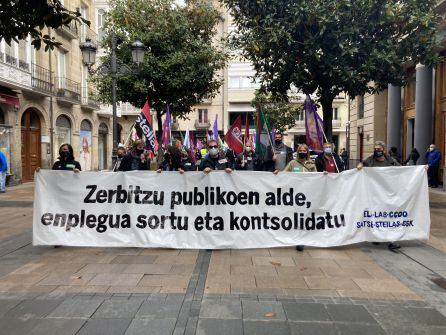 La marcha ha comenzado en el Ayuntamiento de Vitoria, hasta la Diputación Foral de Álava