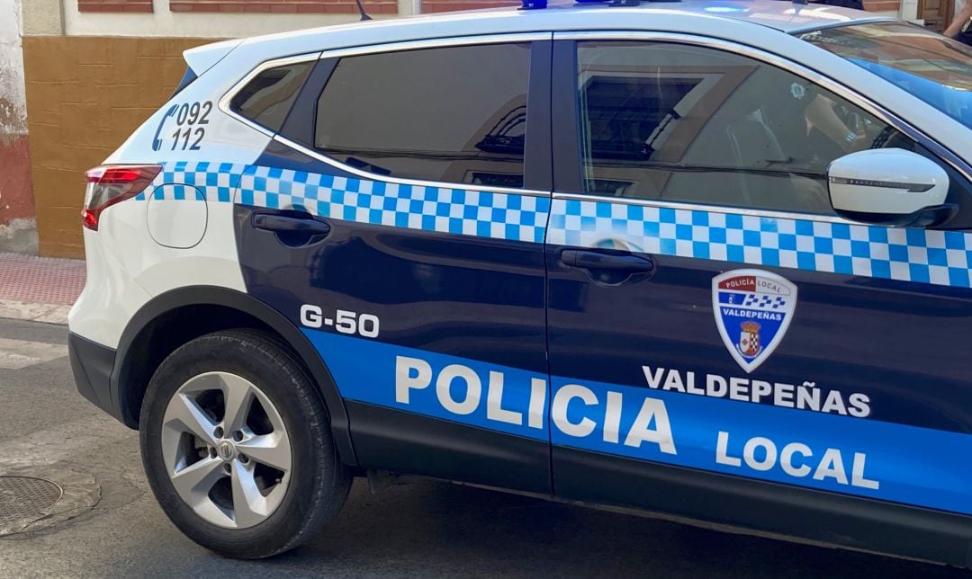 Imagen de archivo de un coche patrulla de la Policía Local de Valdepeñas (Ciudad Real)