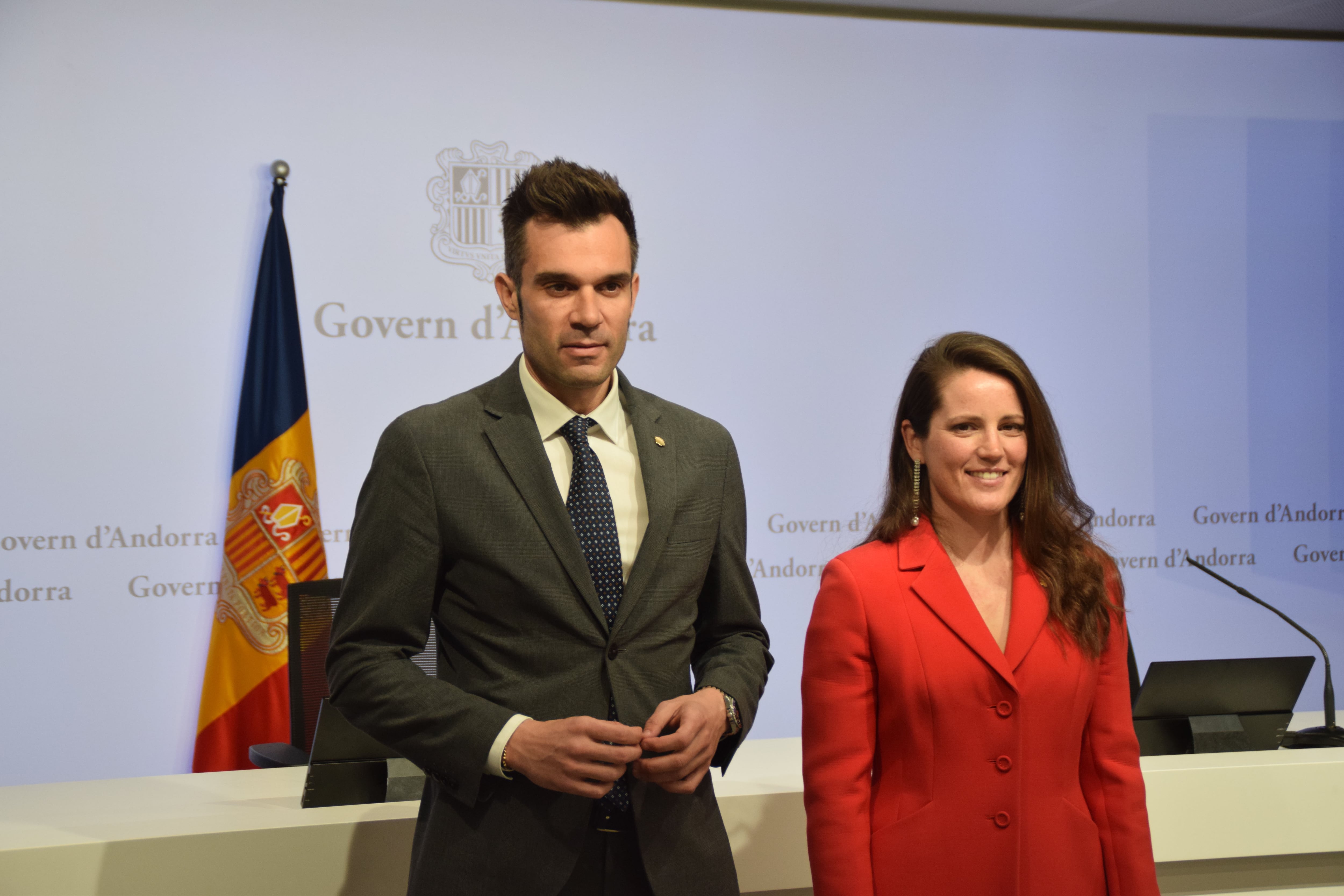 Els secretaris d&#039;Estat David Forné i Noëlia Souque presentant l&#039;acord del Banc Europeu d&#039;Inversió.