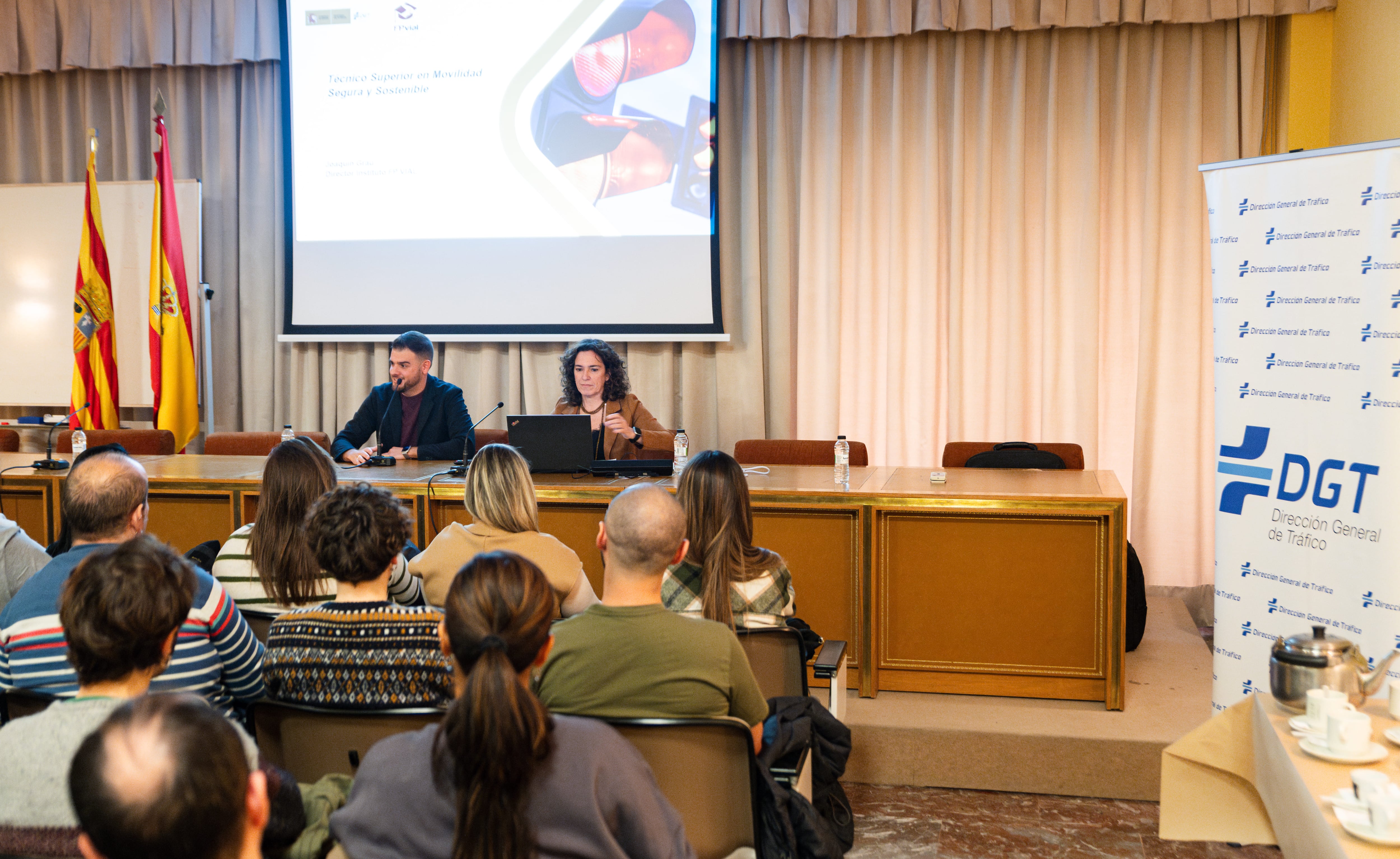 Joaquín Grau y Margarita Padial en el inicio del título “Técnico Superior en Formación para la Movilidad Segura y Sostenible”