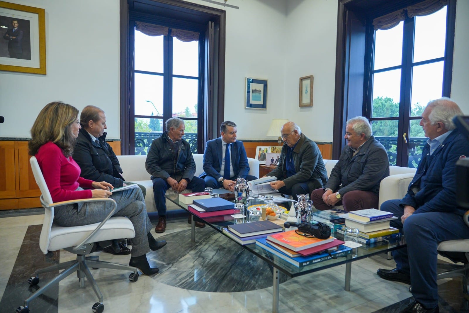 El consejero Antonio Sanz, en el centro de la imagen, junto a distintos directores de Escuela Taurinas de Andalucía