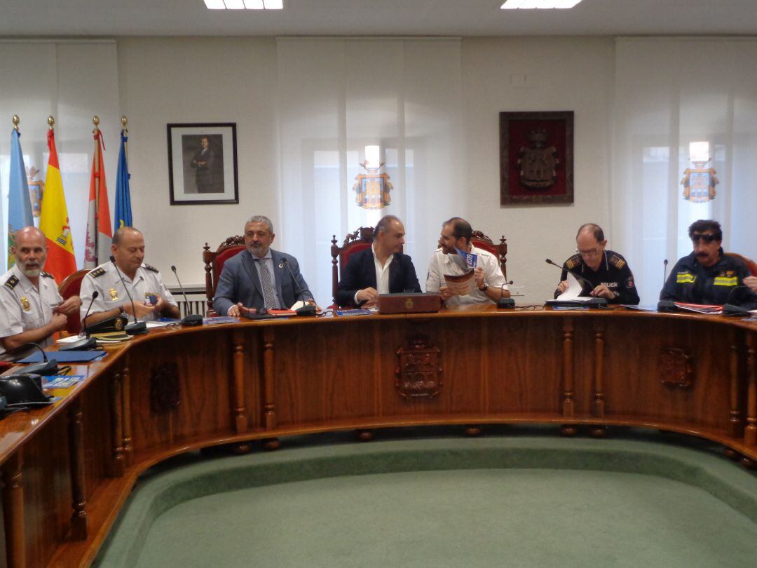 Imagen de archivo de la Junta de Seguridad Local celebrada el año pasado en vísperas de las fiestas patronales