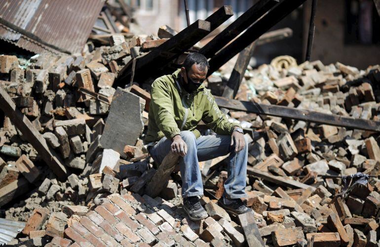 Fotografía de archivo del 25 de abril de 2015, después de que Nepal fuese sacudido por un terremoto de 7.8 grados en la escala de Ritcher. 