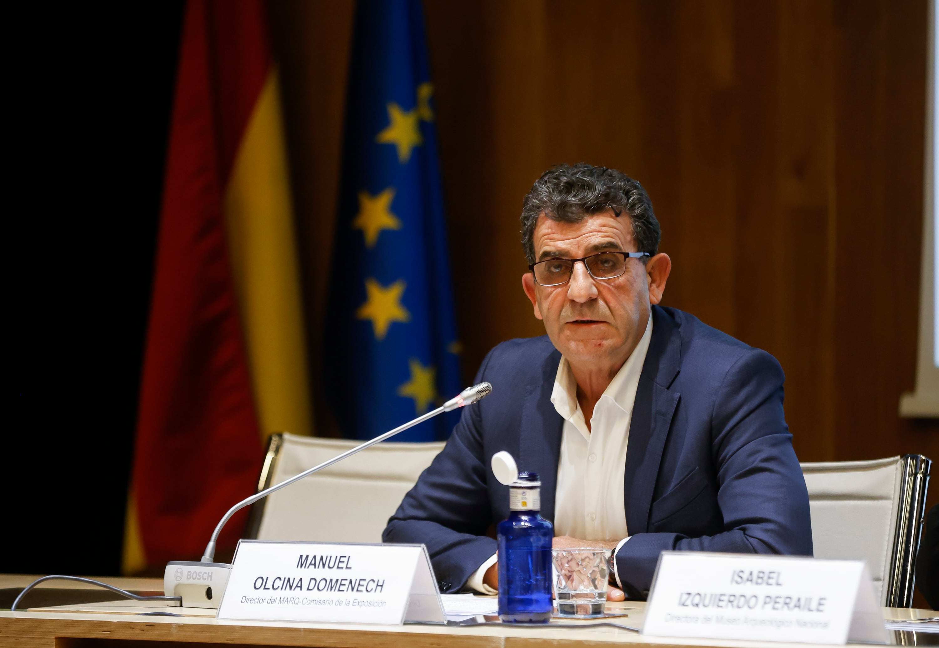 Manuel Olcina Domenech, Director del MARQ y comisario de la exposición, interviene este jueves en la rueda de prensa de presentación de la exposición