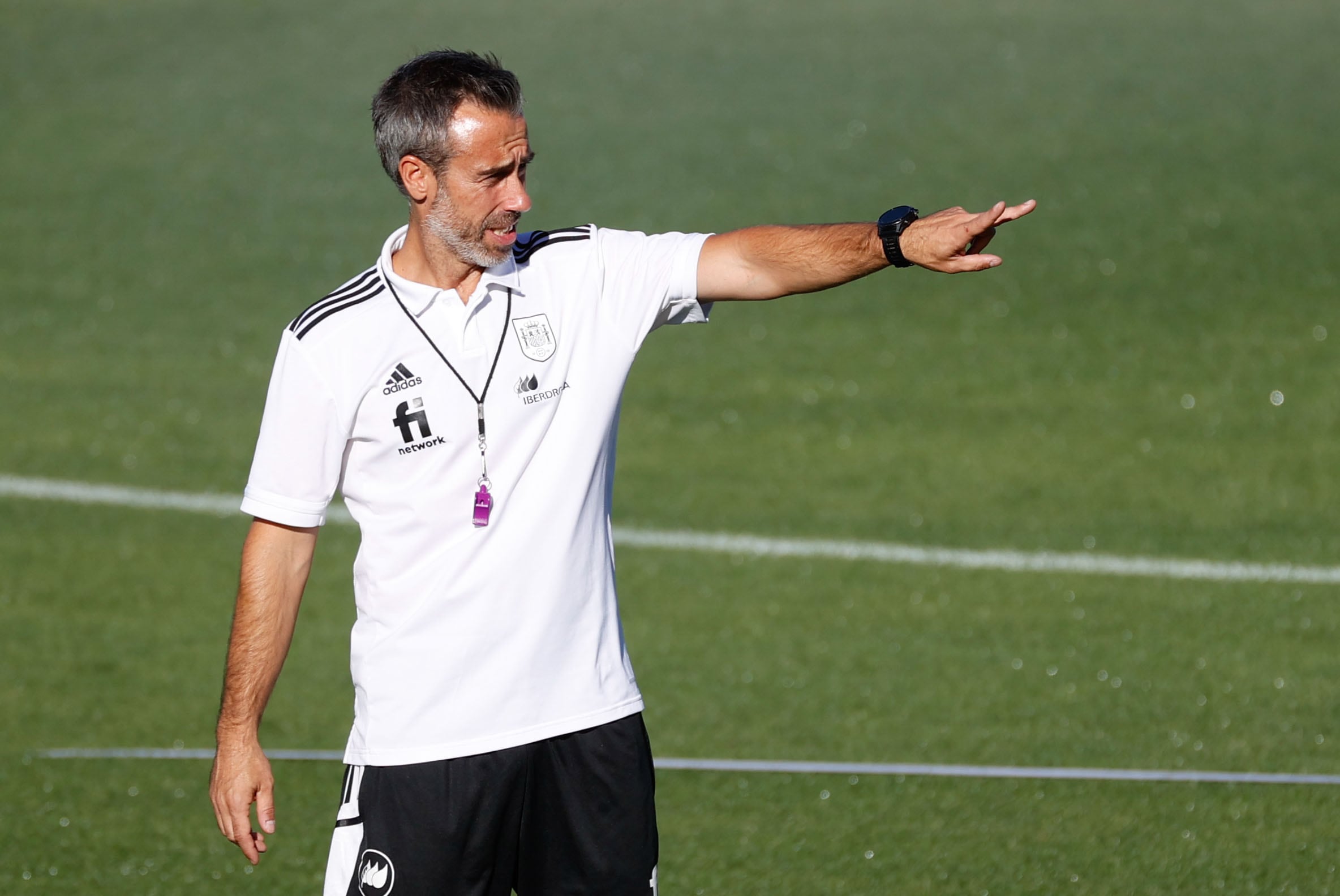 Jorge Vilda, durante un entrenamiento, el pasado lunes, en la Ciudad Deportiva de Las Rozas.