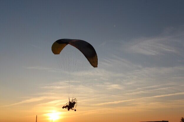 Imagen de archivo de un paramotor