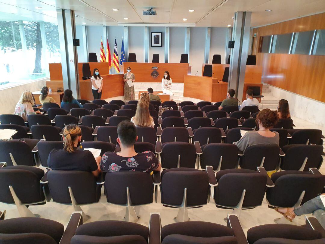 Reunión del Consell con los diseñadores