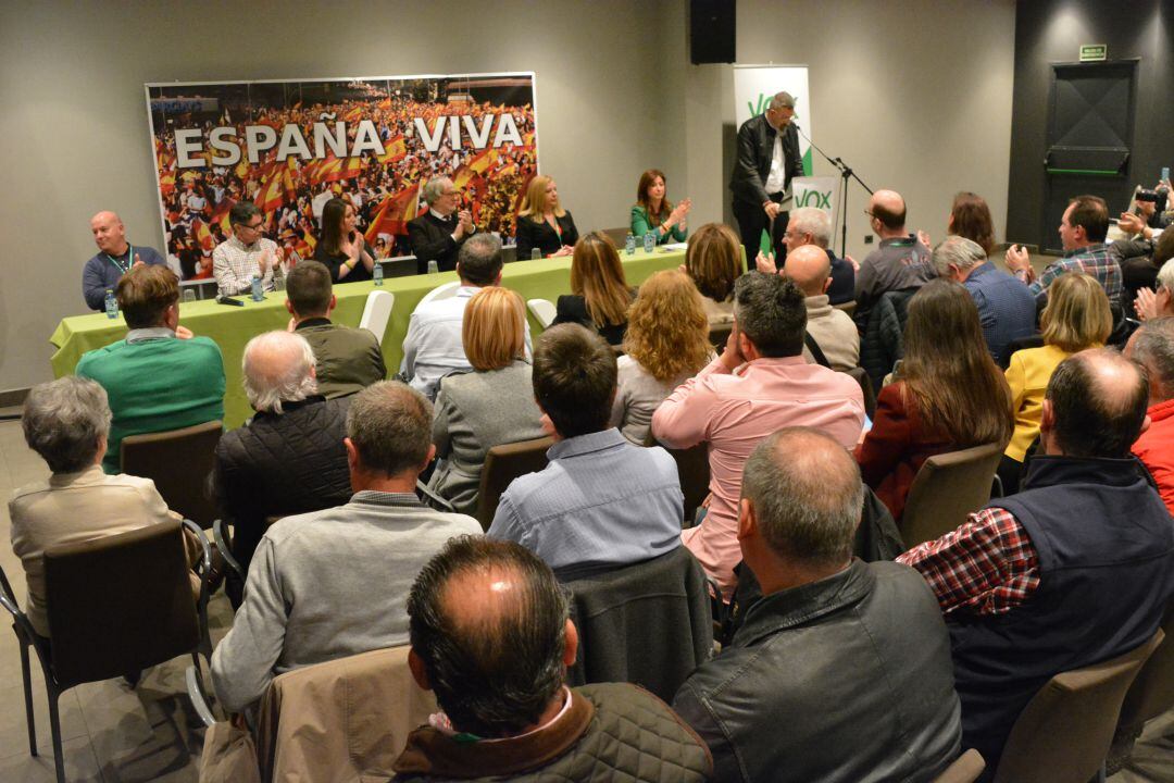 Vox Elda realiza su presentación con gran presencia policial
