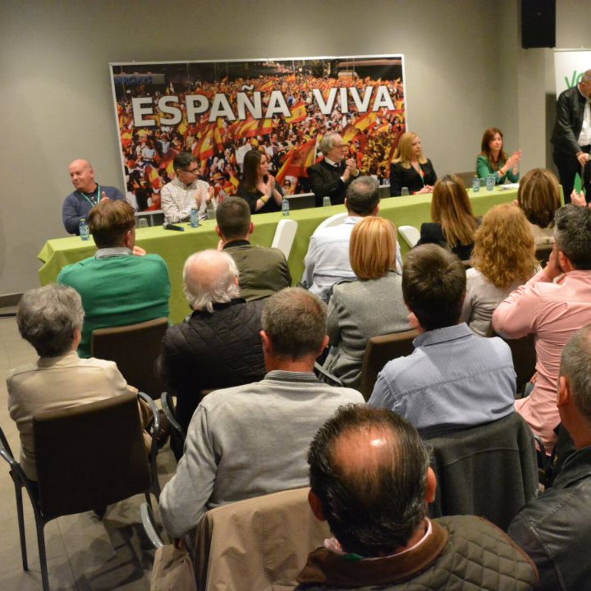 Vox Elda realiza su presentación con gran presencia policial