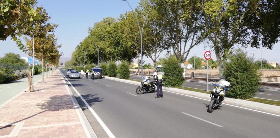 Primeros controles de la Policía de Local de Lorca en los accesos y salidas al casco urbano