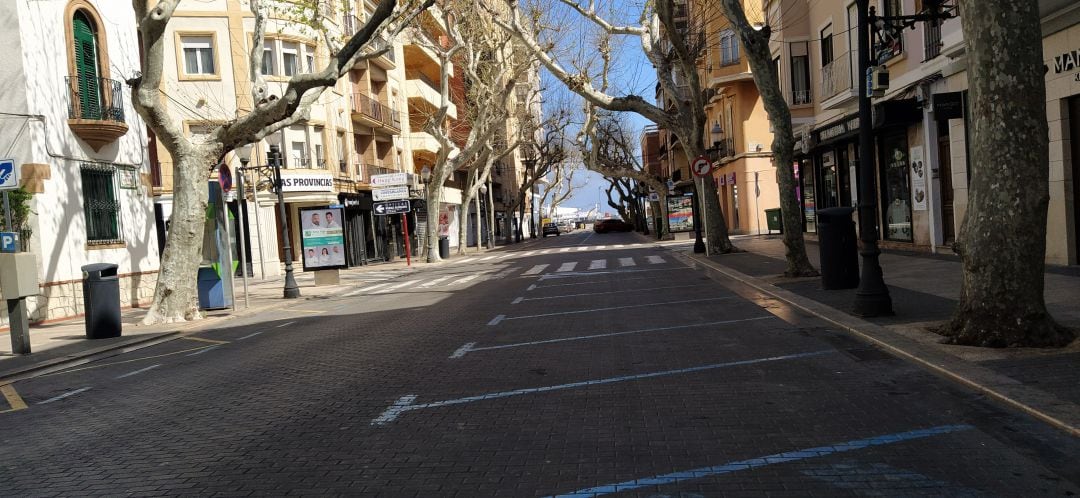 Aspecto que presentaba la calle Marqués de Campo, en Dénia, este fin de semana.