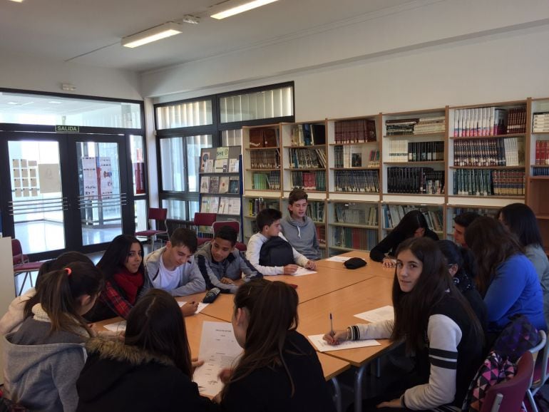 Estudiantes de 3ºPMAR preparan la entrevista con el alcalde