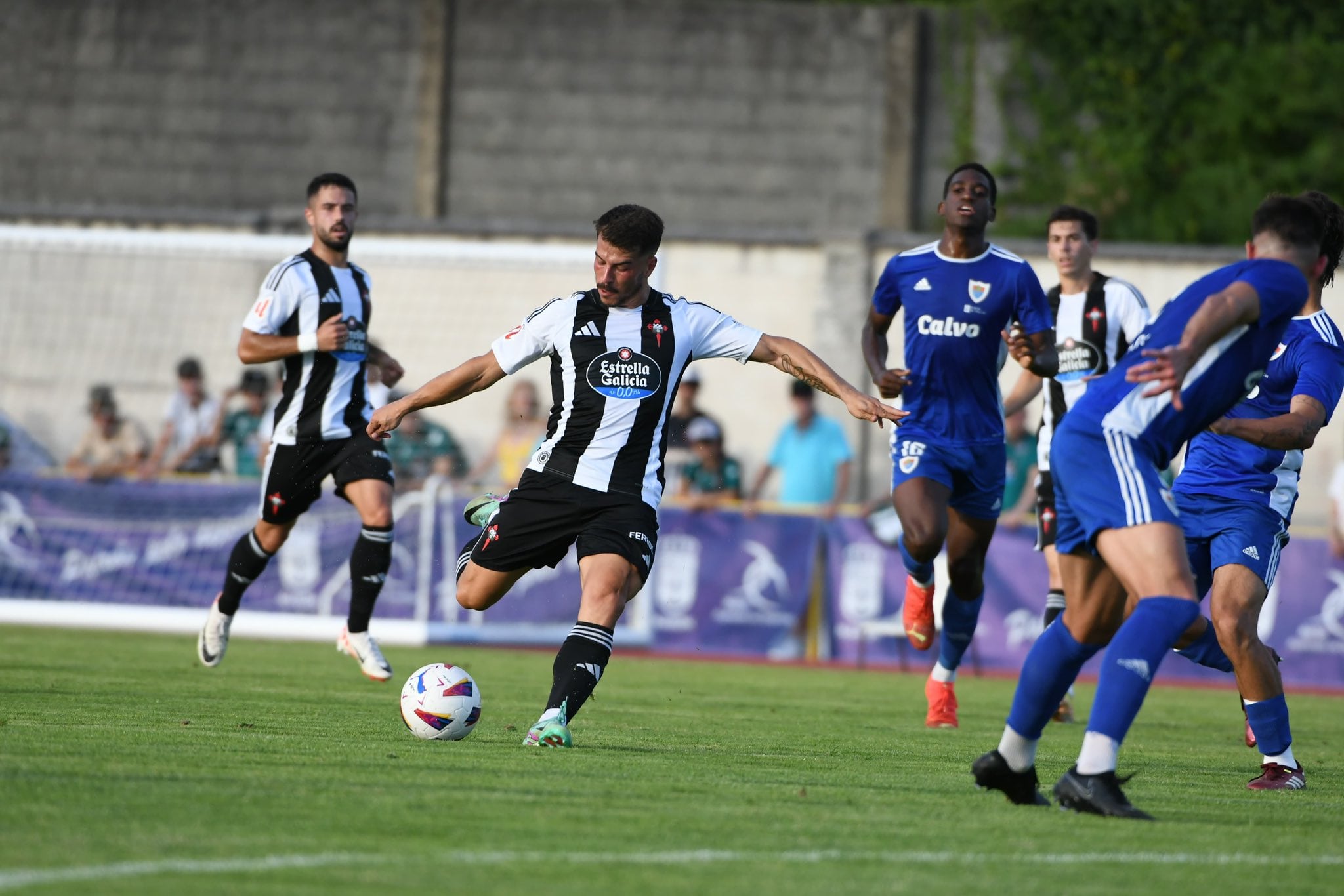 El partido se disputó en el campo naronés de Río Seco (foto: Racing Club Ferrol)