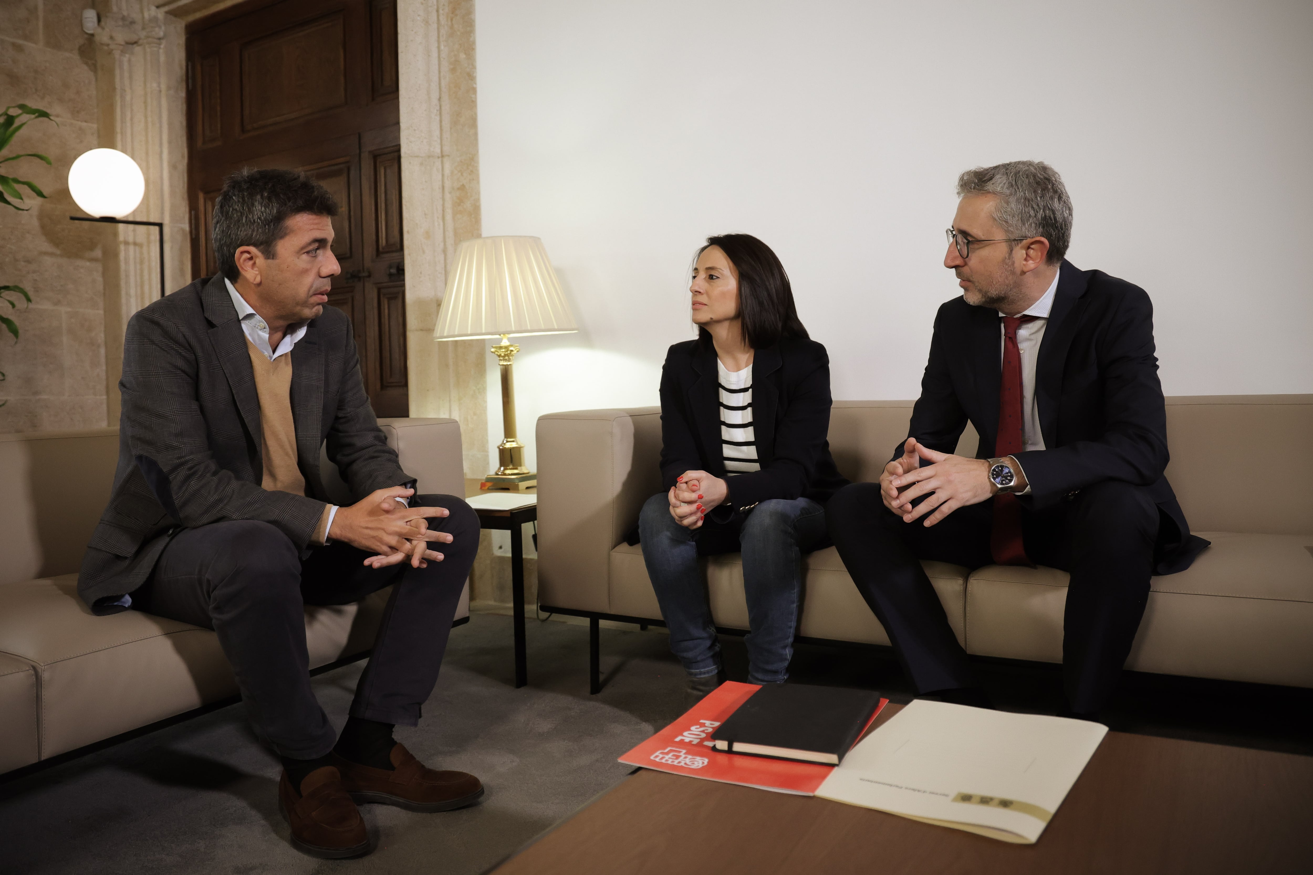 El presidente Mazón se ha reunido con Rebeca Torró y Arcadi España