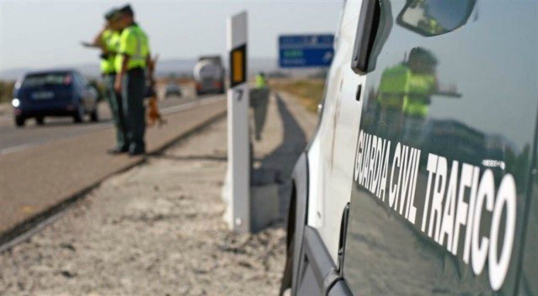 Control de tráfico por la Guardia Civil