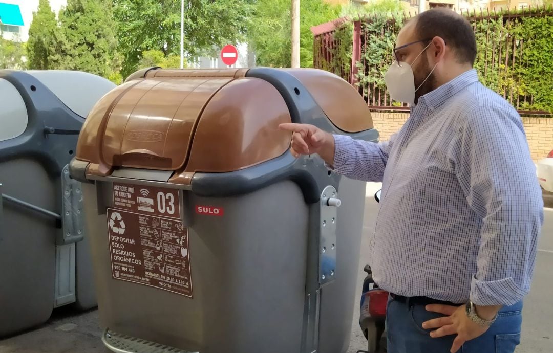 El concejal de Sostenibilidad, Julián Ramón, durante la presentación del proyecto piloto