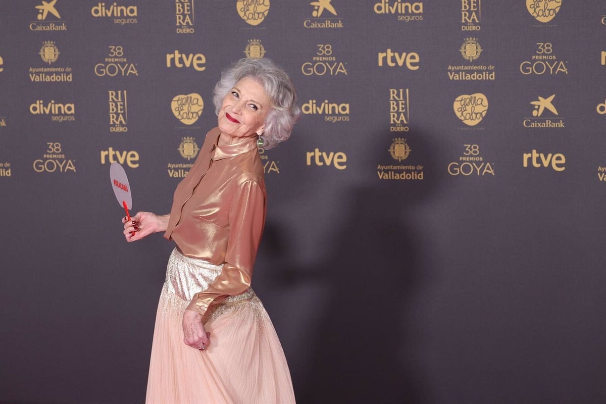 La actriz Marisa Paredes posa en la gala de la 38 edición de los Premios Goya, en el Auditorio Feria de Valladolid