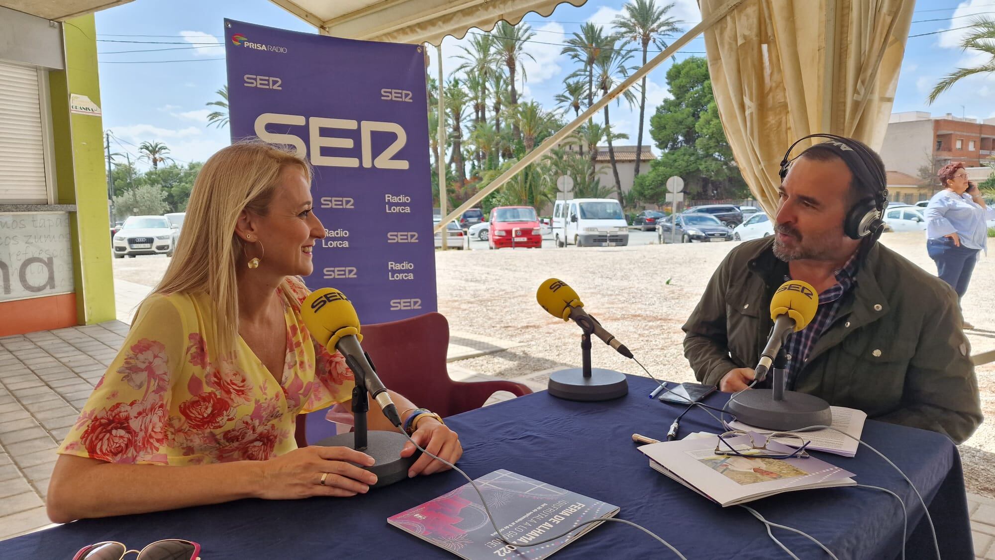 Mariola Guevara, alcaldesa de Alhama de Murcia y Miguel Meroño, periodista de Radio Lorca