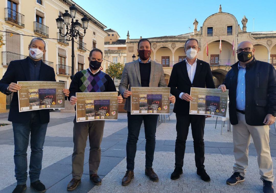 Música cofrade en la Plaza de España para dinamizar el Casco Histórico de Lorca.