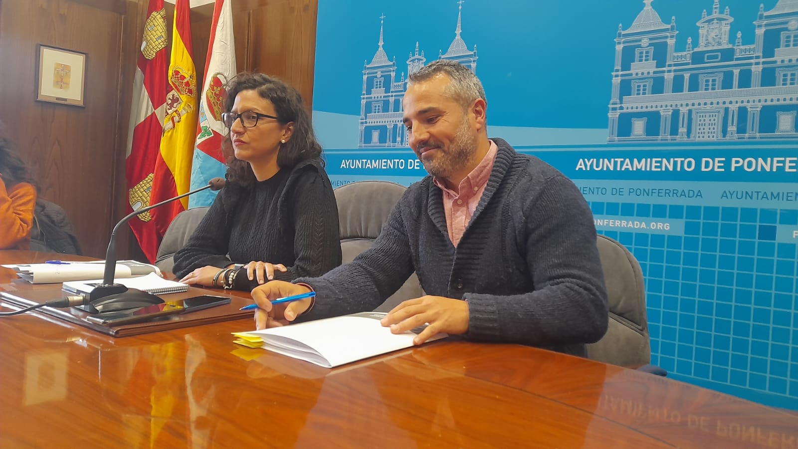 Concejala del PP, Lidia Coca y Concejal de Coalición por el Bierzo, David Pacios